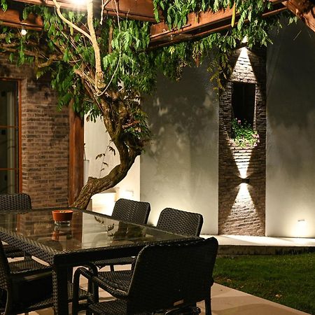 House Wisteria Villa Раковица Екстериор снимка