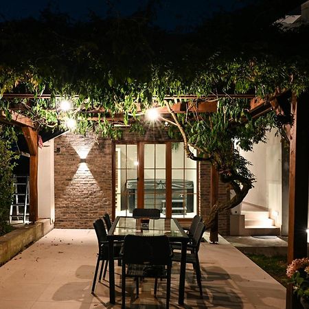 House Wisteria Villa Раковица Екстериор снимка