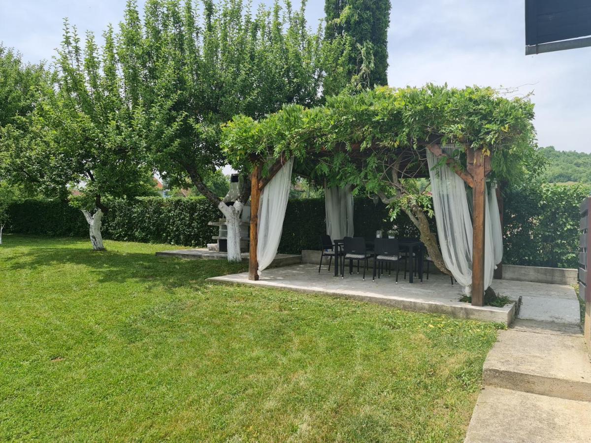 House Wisteria Villa Раковица Екстериор снимка