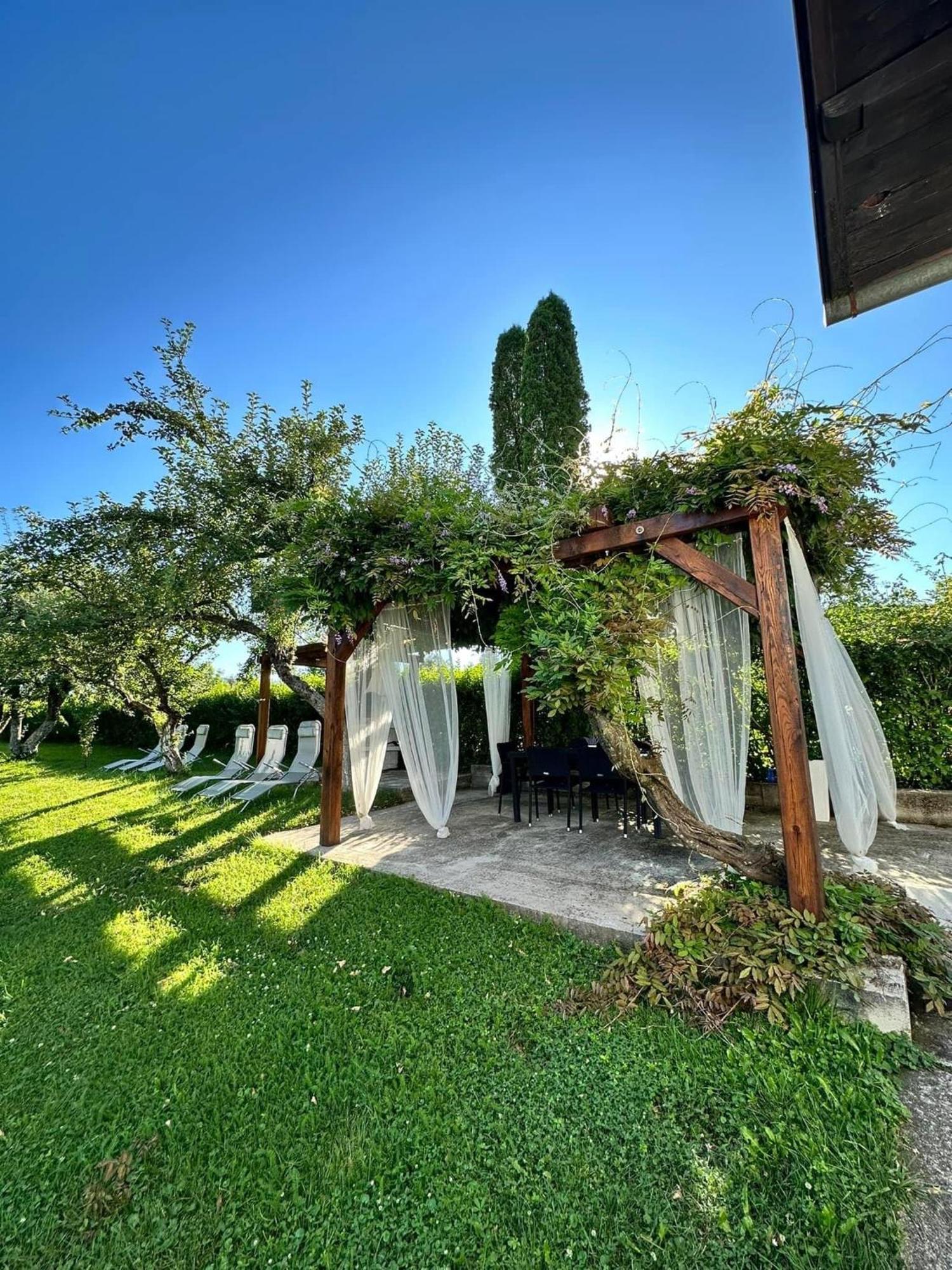 House Wisteria Villa Раковица Екстериор снимка
