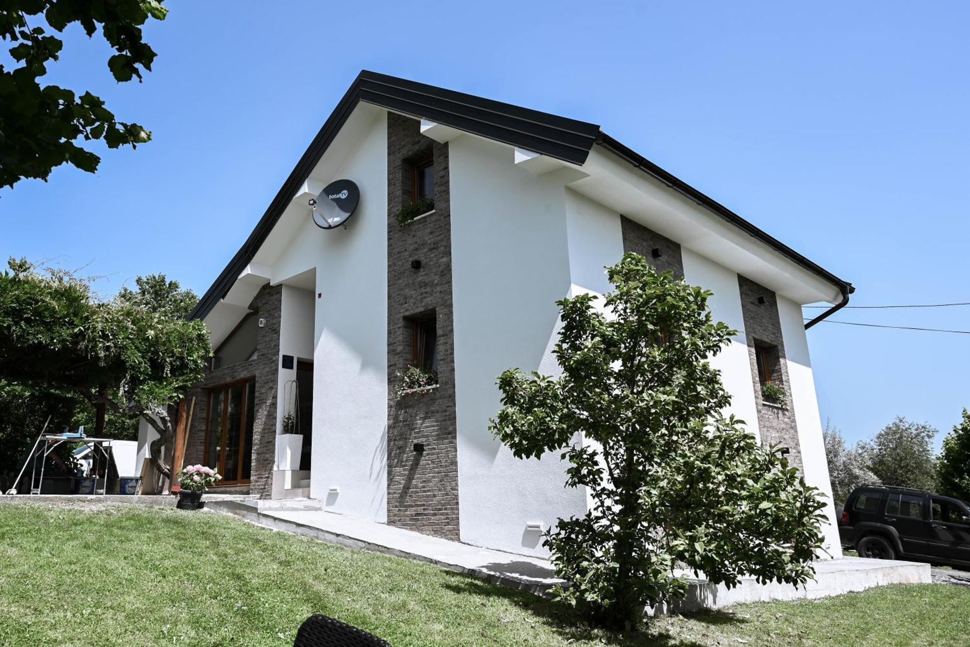 House Wisteria Villa Раковица Екстериор снимка