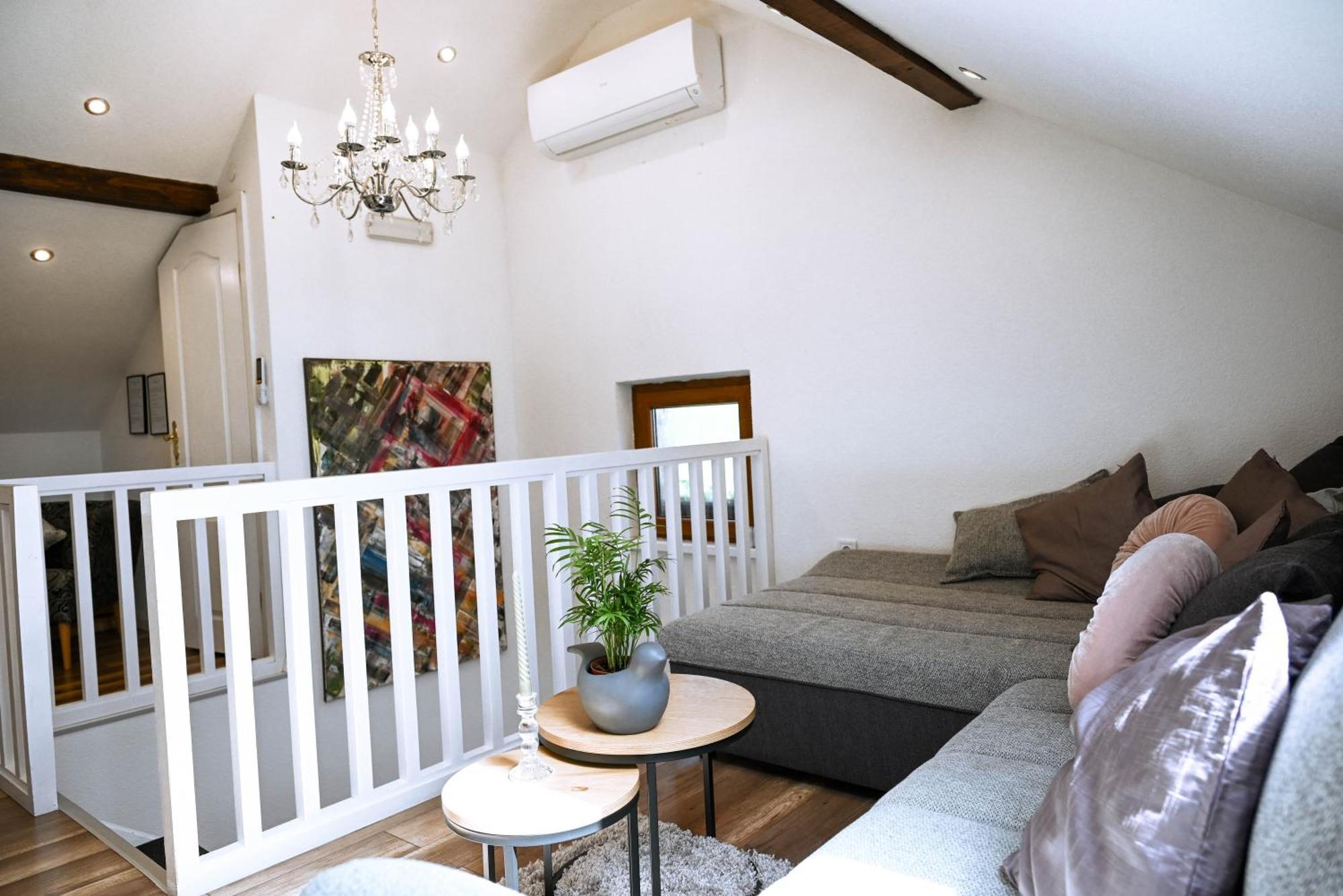 House Wisteria Villa Раковица Екстериор снимка