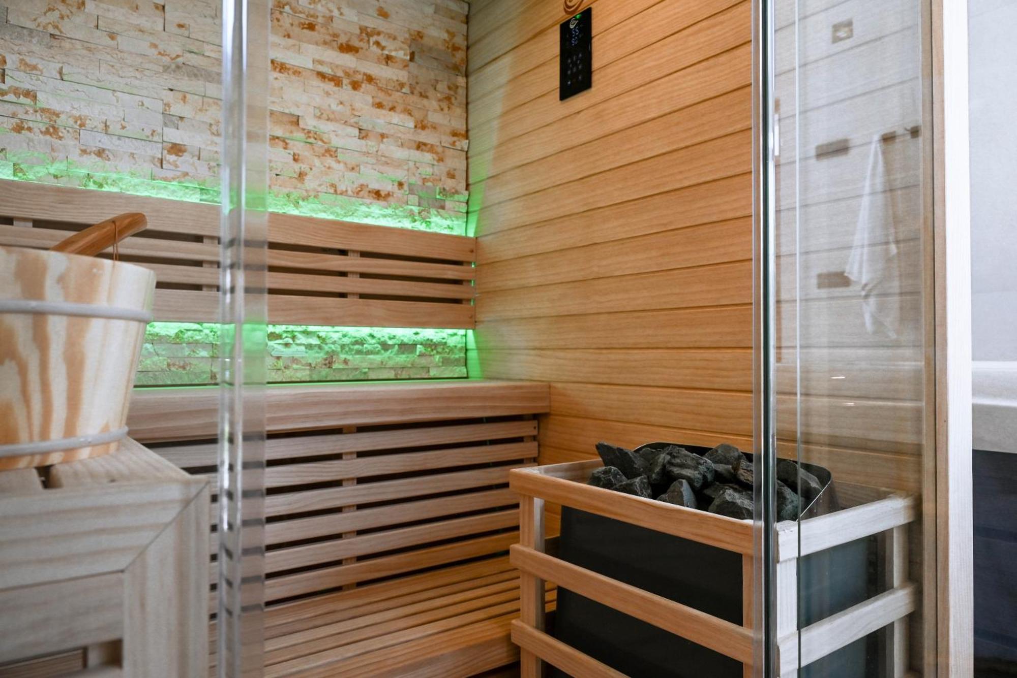 House Wisteria Villa Раковица Екстериор снимка