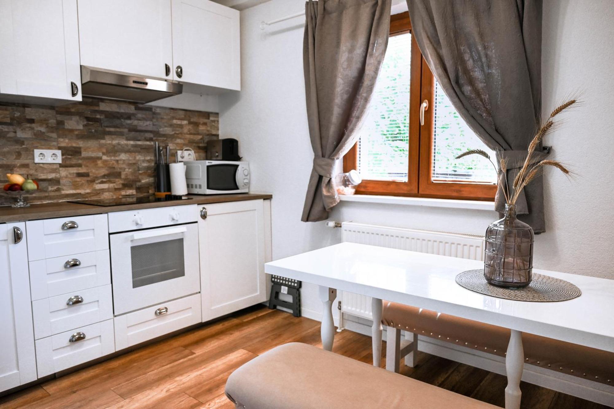 House Wisteria Villa Раковица Екстериор снимка
