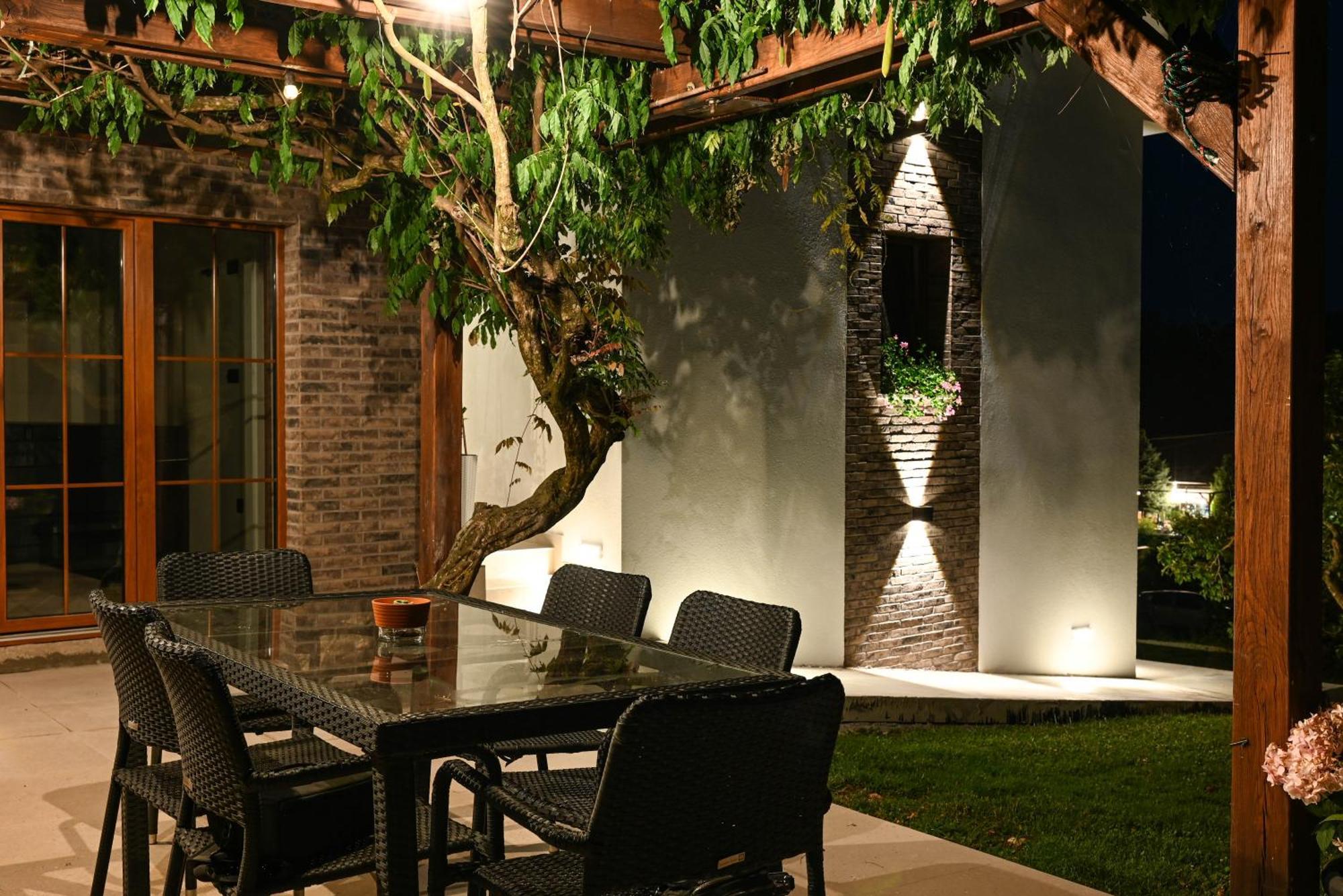 House Wisteria Villa Раковица Екстериор снимка
