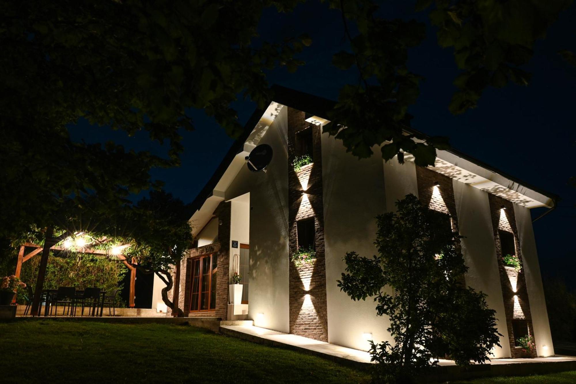 House Wisteria Villa Раковица Екстериор снимка