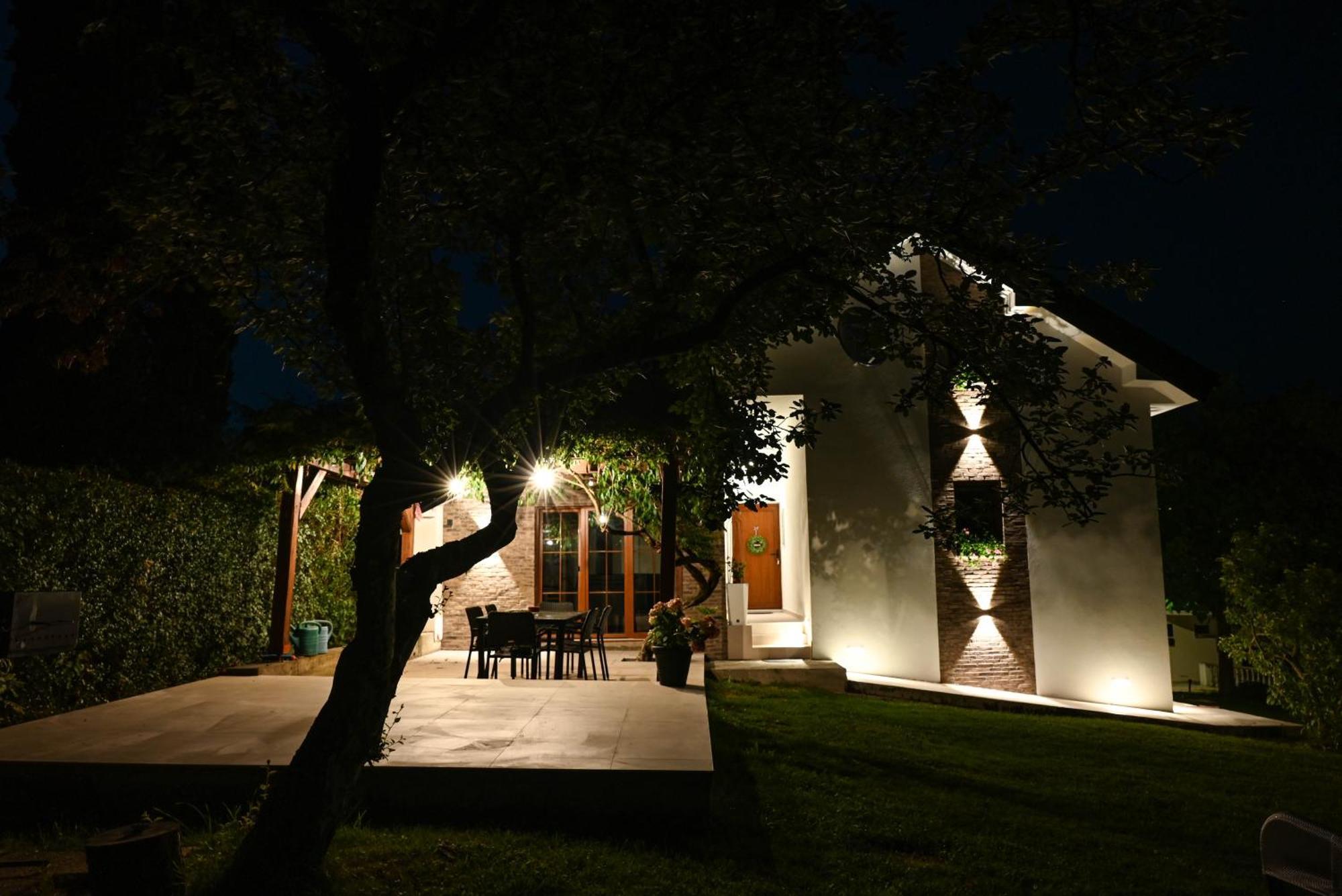 House Wisteria Villa Раковица Екстериор снимка